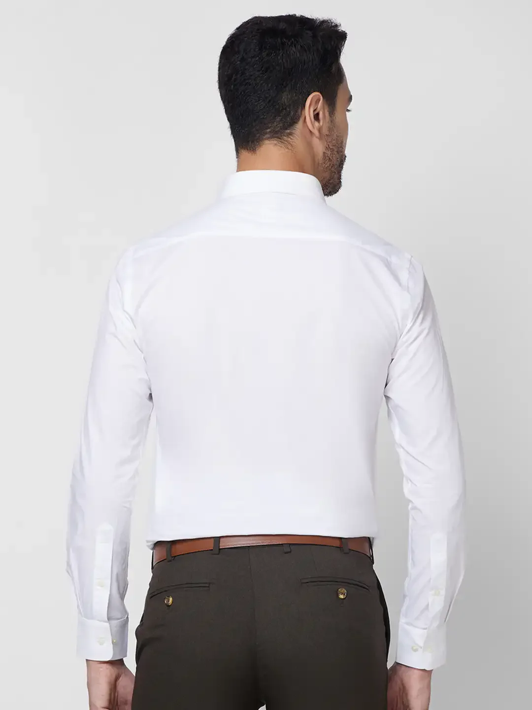 Park Avenue Men White Solid Slim Fit Cotton Shirt - Image 4