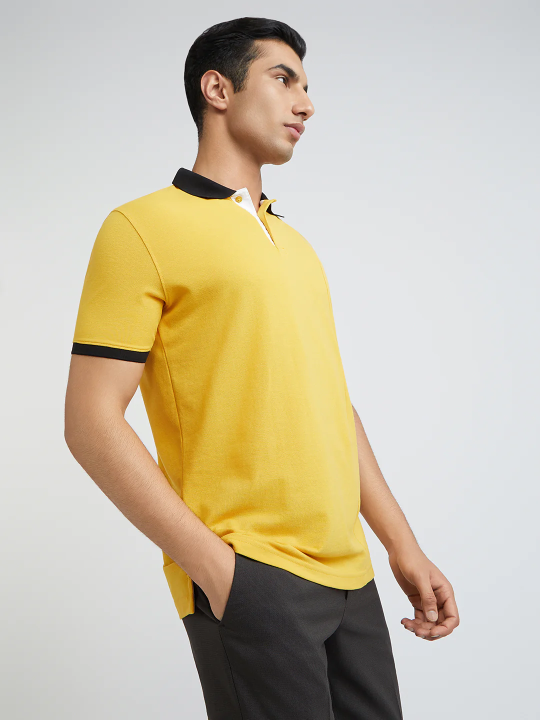 Park Avenue Yellow Solid Slim Fit Cotton Blend T-Shirt - Image 2
