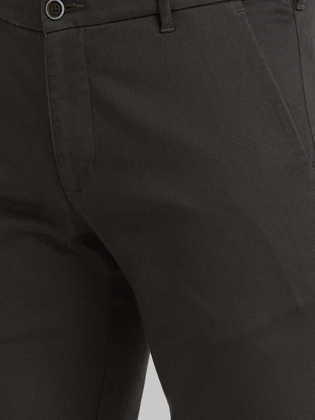 Parx Green Solid Low Rise Tapered Fit Cotton Blend Trouser - Image 6