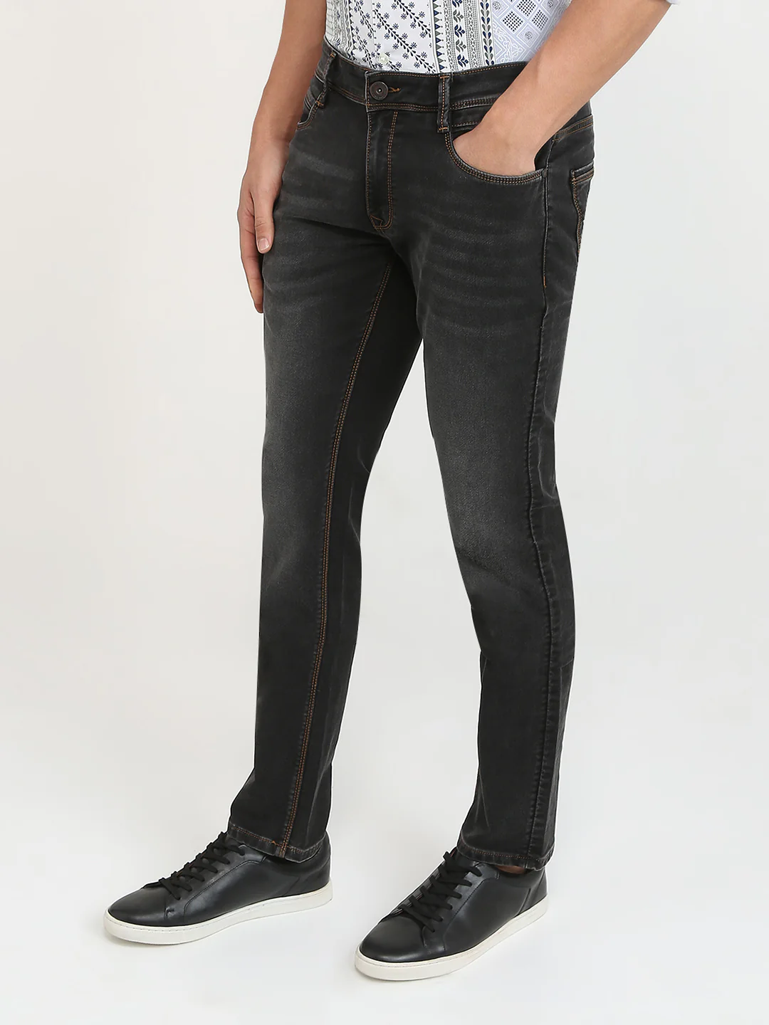 Parx Men Black Knitted Low Rise Tapered Fit Cotton Blend Jeans - Image 2