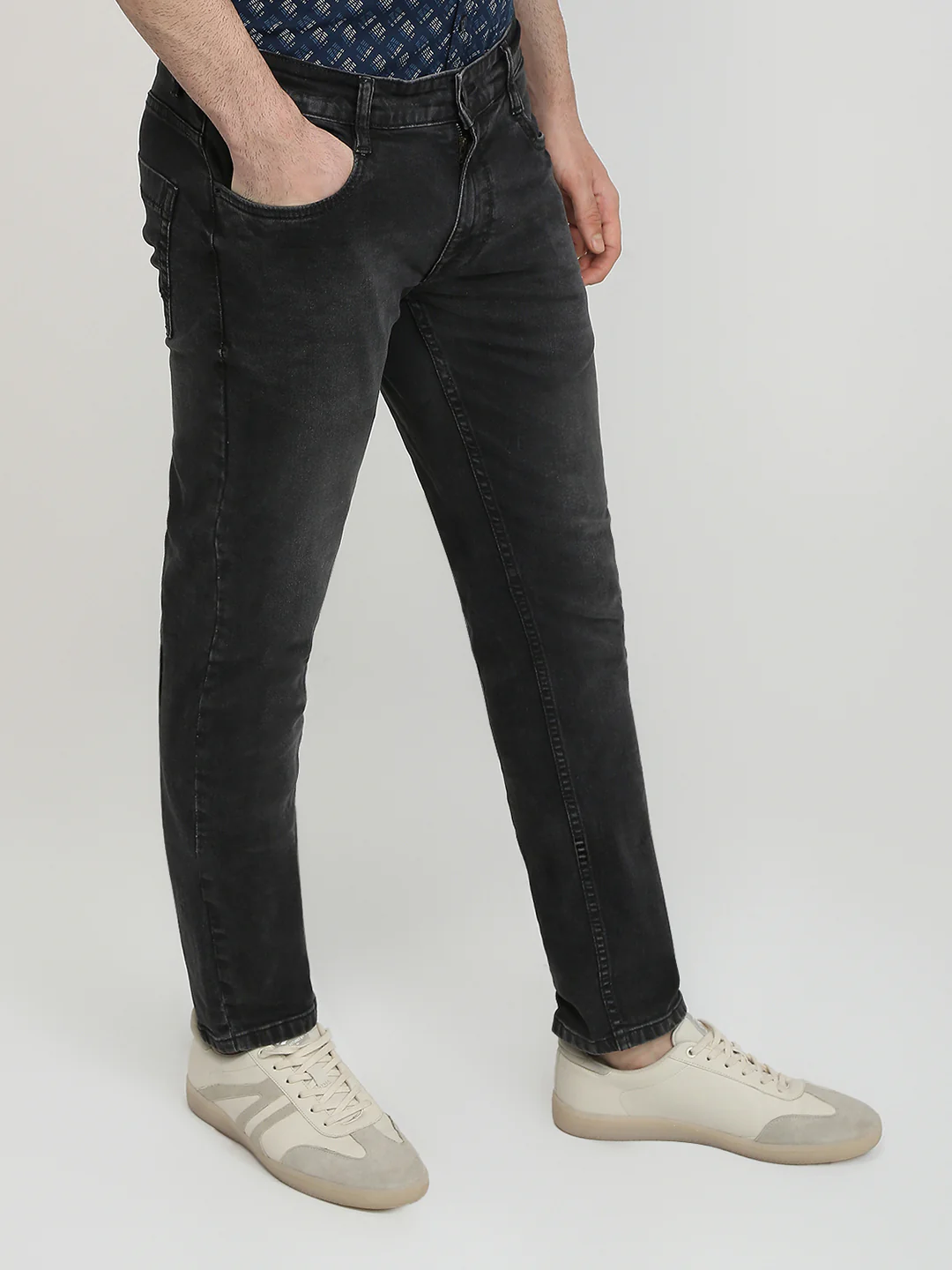 Parx Men Black Knitted Low Rise Tapered Fit Cotton Blend Jeans - Image 3
