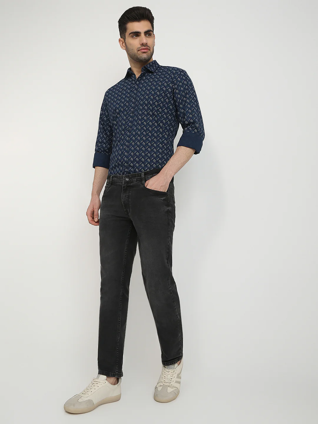 Parx Men Black Knitted Low Rise Tapered Fit Cotton Blend Jeans - Image 5