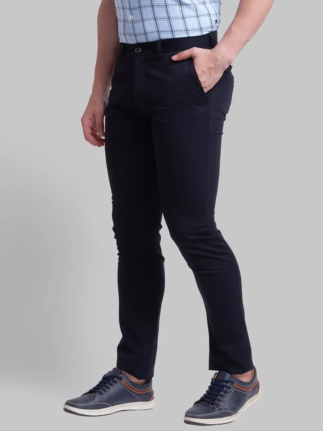Parx Men Black Solid Low Rise Tapered Fit Cotton Blend Trouser - Image 3