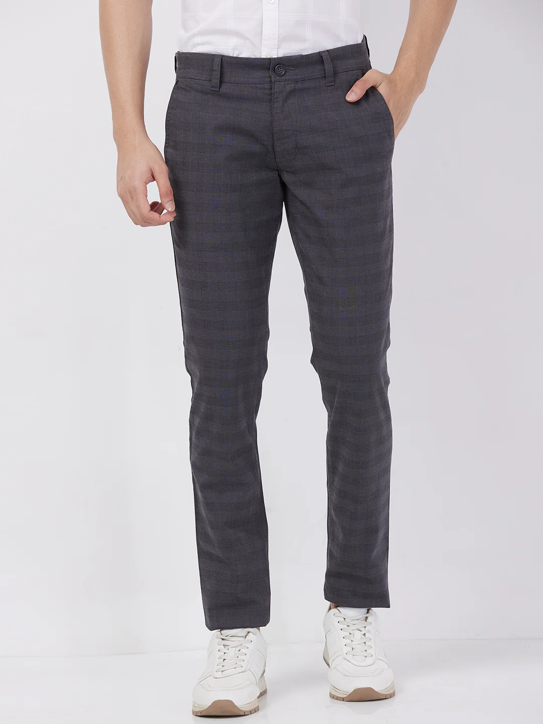Parx Men Black Solid Low Rise Tapered Fit Cotton Blend Trouser