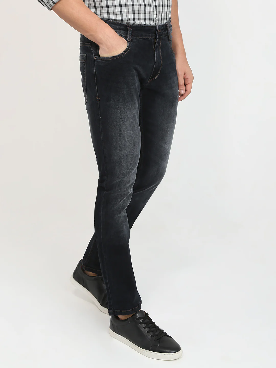 Parx Men Black Twill Low Rise Tapered Fit Cotton Blend Jeans - Image 3