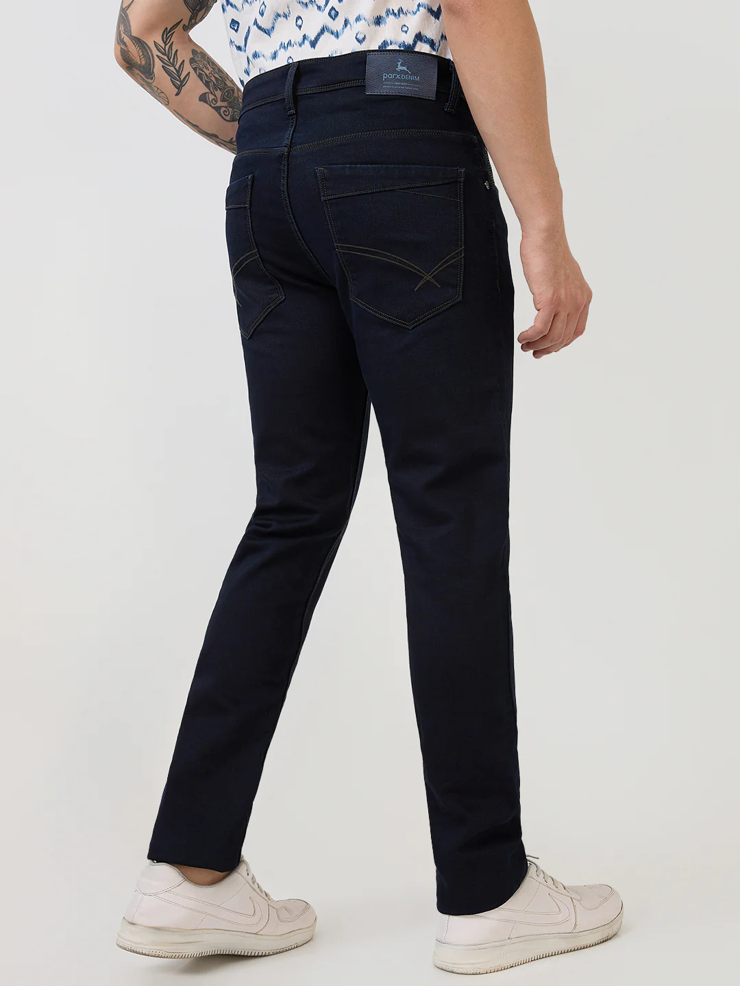 Parx Men Blue Knitted Low Rise Tapered Fit Cotton Blend Jeans - Image 4