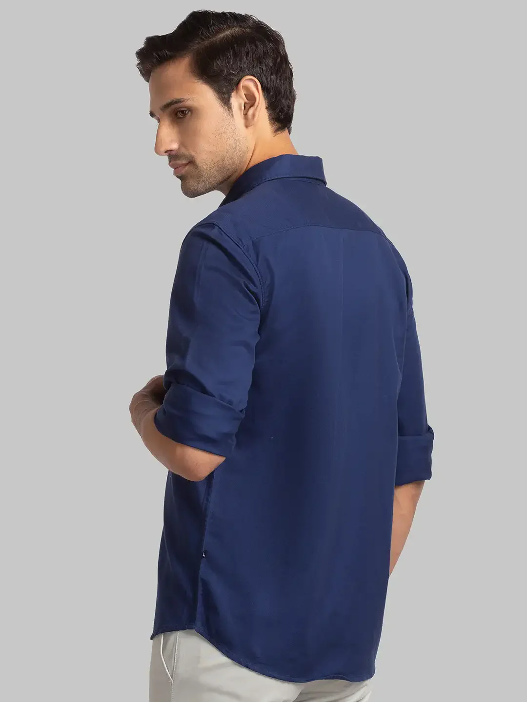 Parx Men Blue Slim Fit Solid Cotton Full Sleeve Cutaway Collar Shirts - Image 4