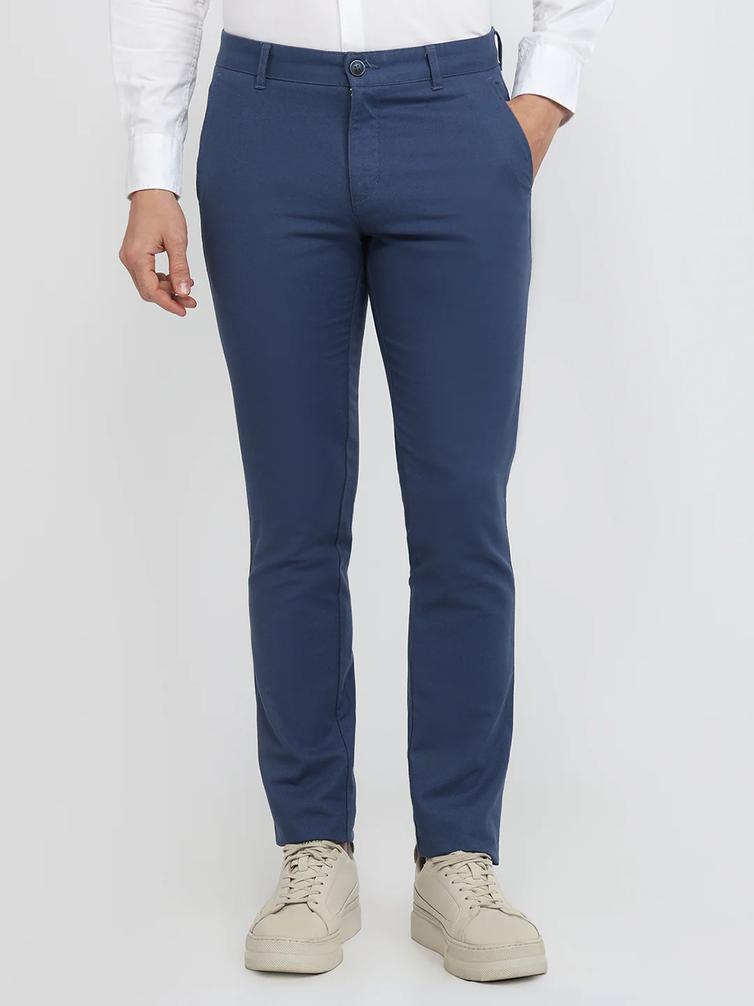 Parx Men Blue Solid Low Rise Tapered Fit Cotton Blend Trouser
