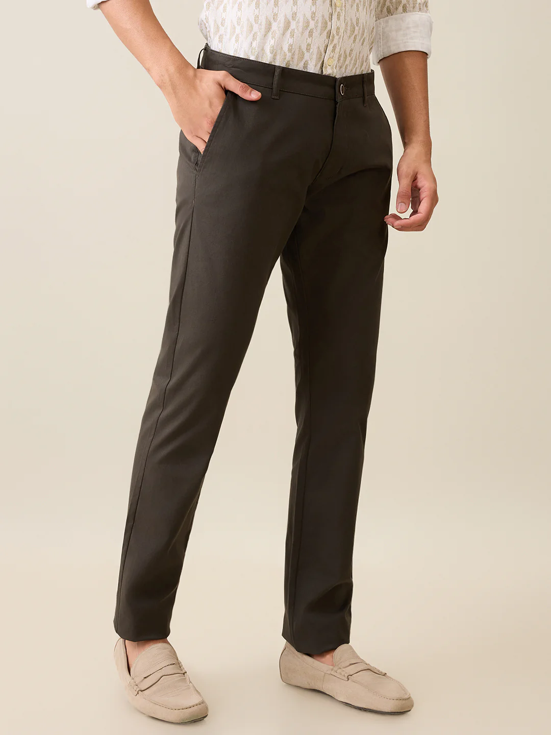 Parx Men Green Solid Low Rise Tapered Fit Cotton Blend Trouser - Image 3