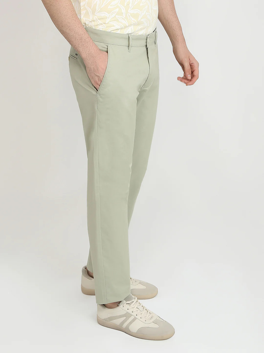 Parx Men Green Solid Slim Tapered Fit Cotton Blend Trouser - Image 3