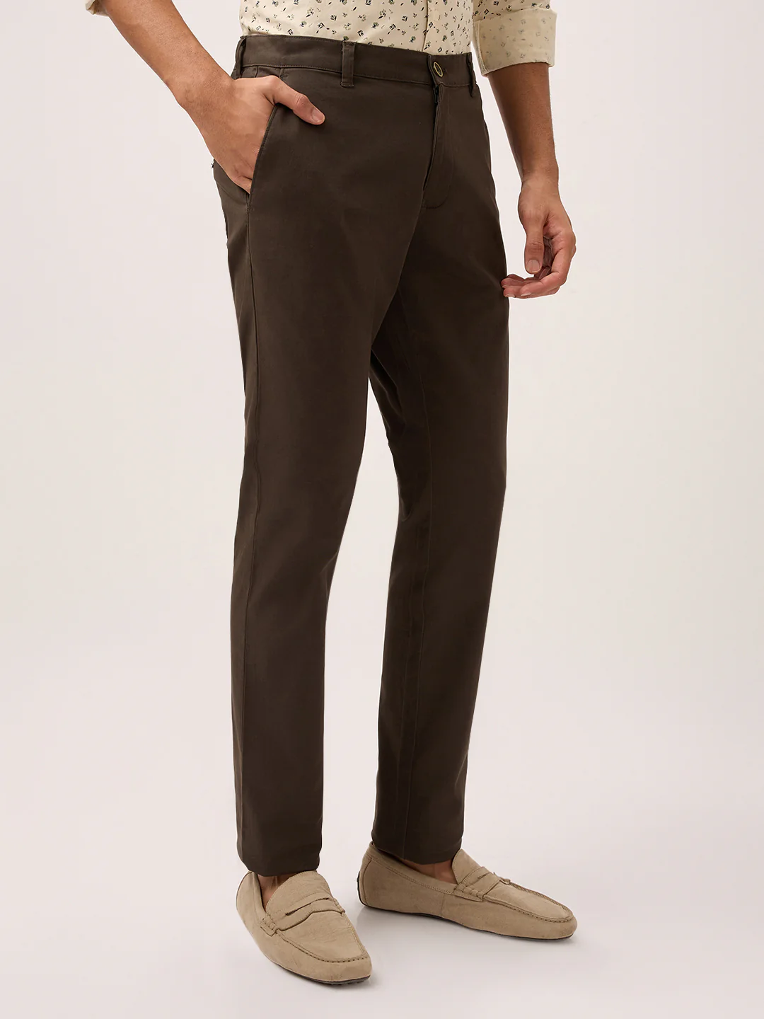 Parx Men Green Twill Low Rise Tapered Cotton Blend Trouser - Image 2