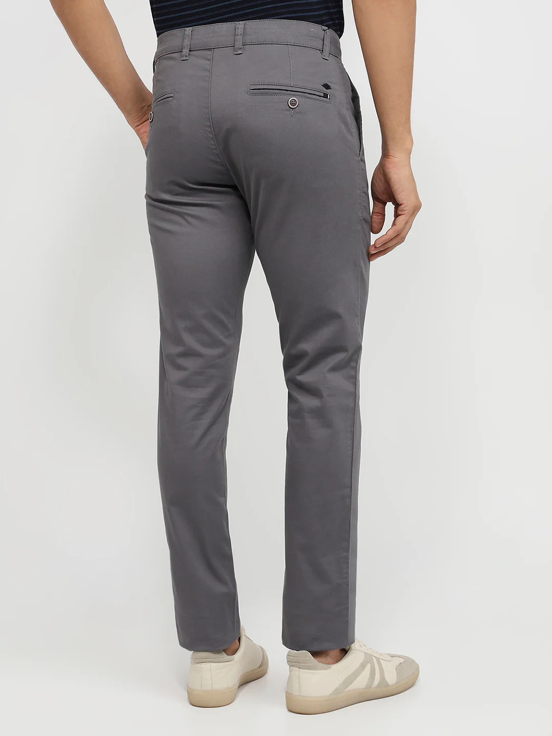 Parx Men Grey Solid Low Rise Tapered Cotton Blend Trouser - Image 4