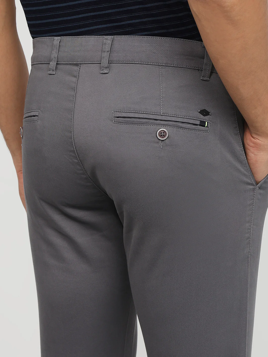 Parx Men Grey Solid Low Rise Tapered Cotton Blend Trouser - Image 7