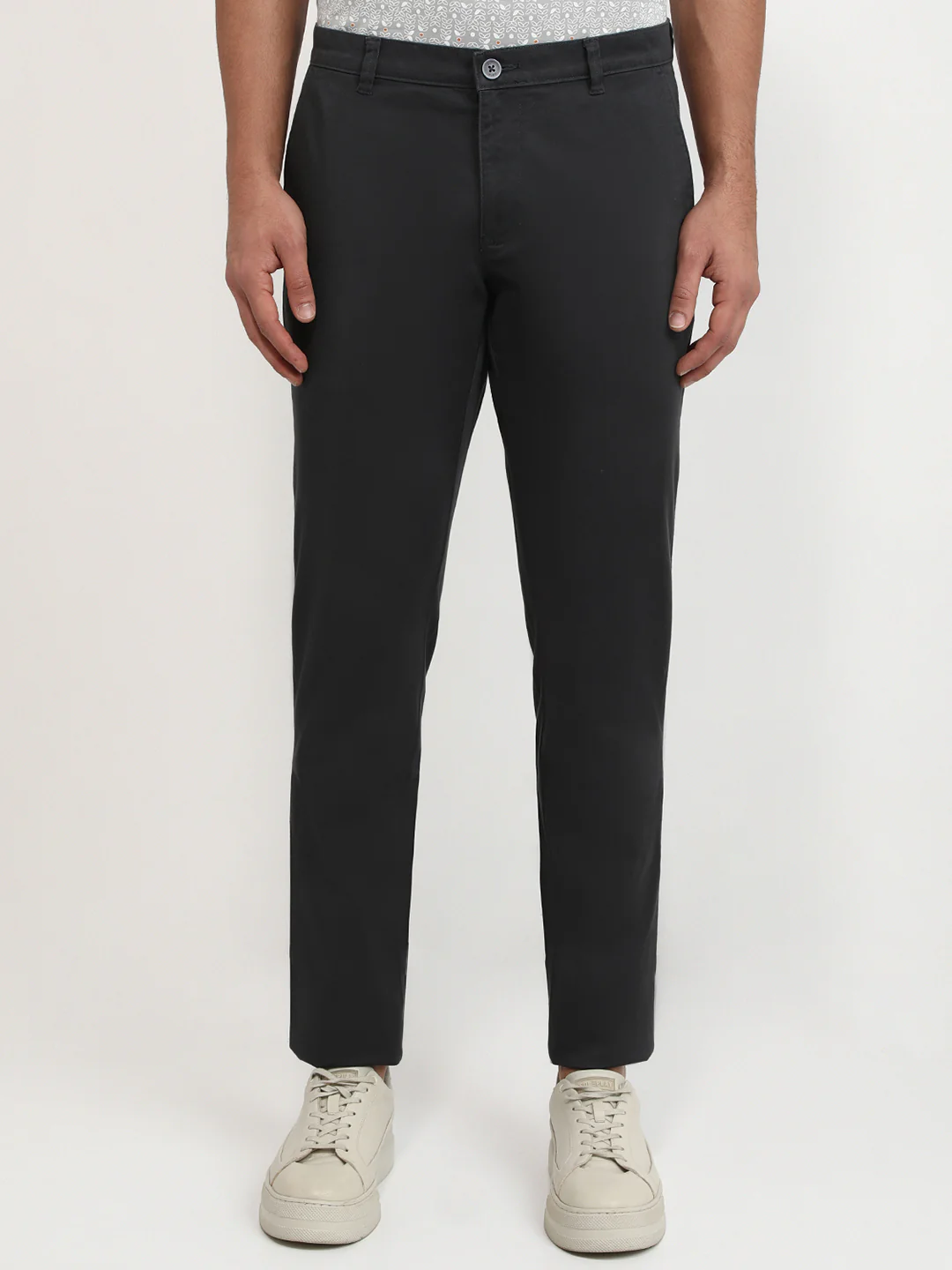 Parx Men Grey Solid Low Rise Tapered Fit Cotton Blend Trouser