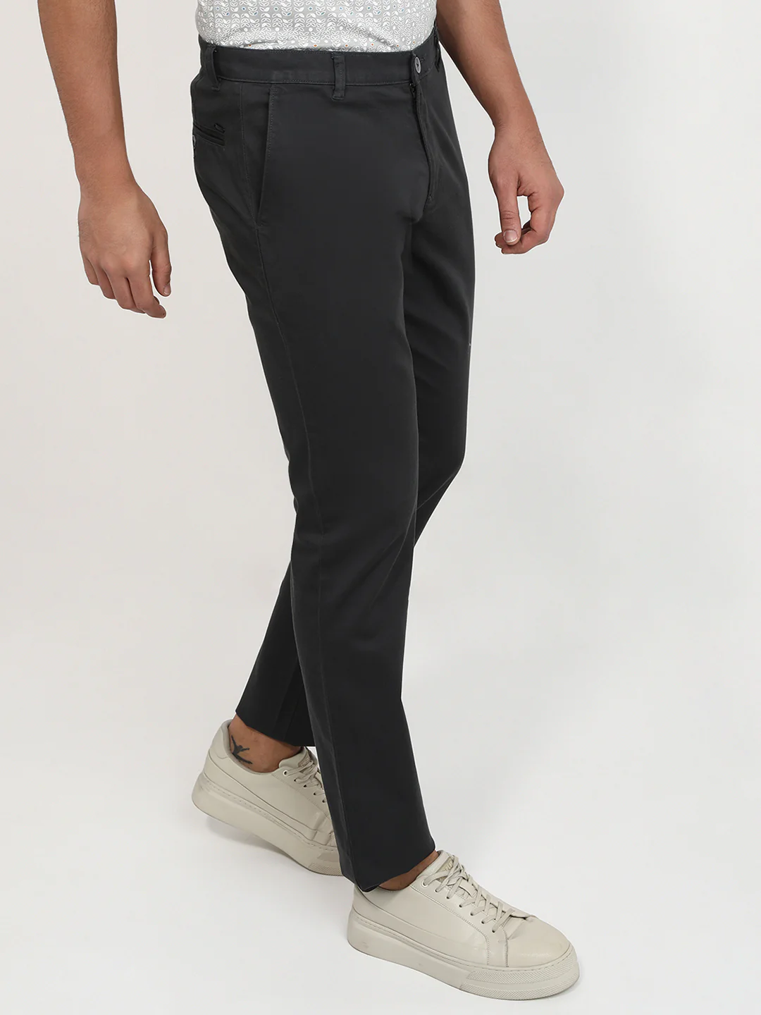 Parx Men Grey Solid Low Rise Tapered Fit Cotton Blend Trouser - Image 3