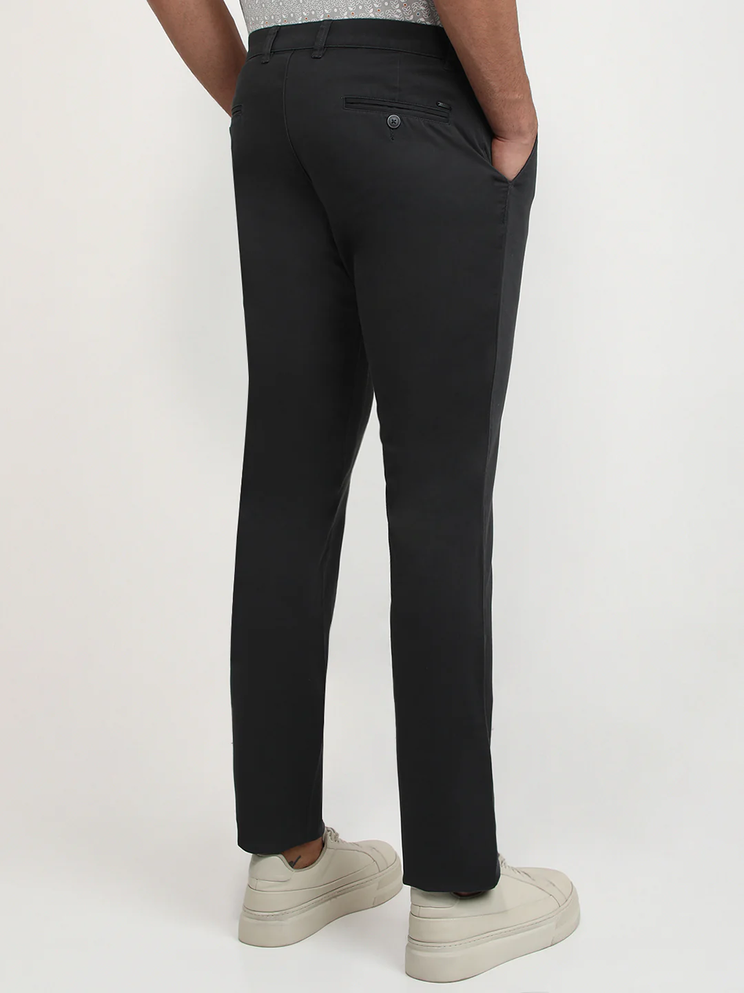 Parx Men Grey Solid Low Rise Tapered Fit Cotton Blend Trouser - Image 4
