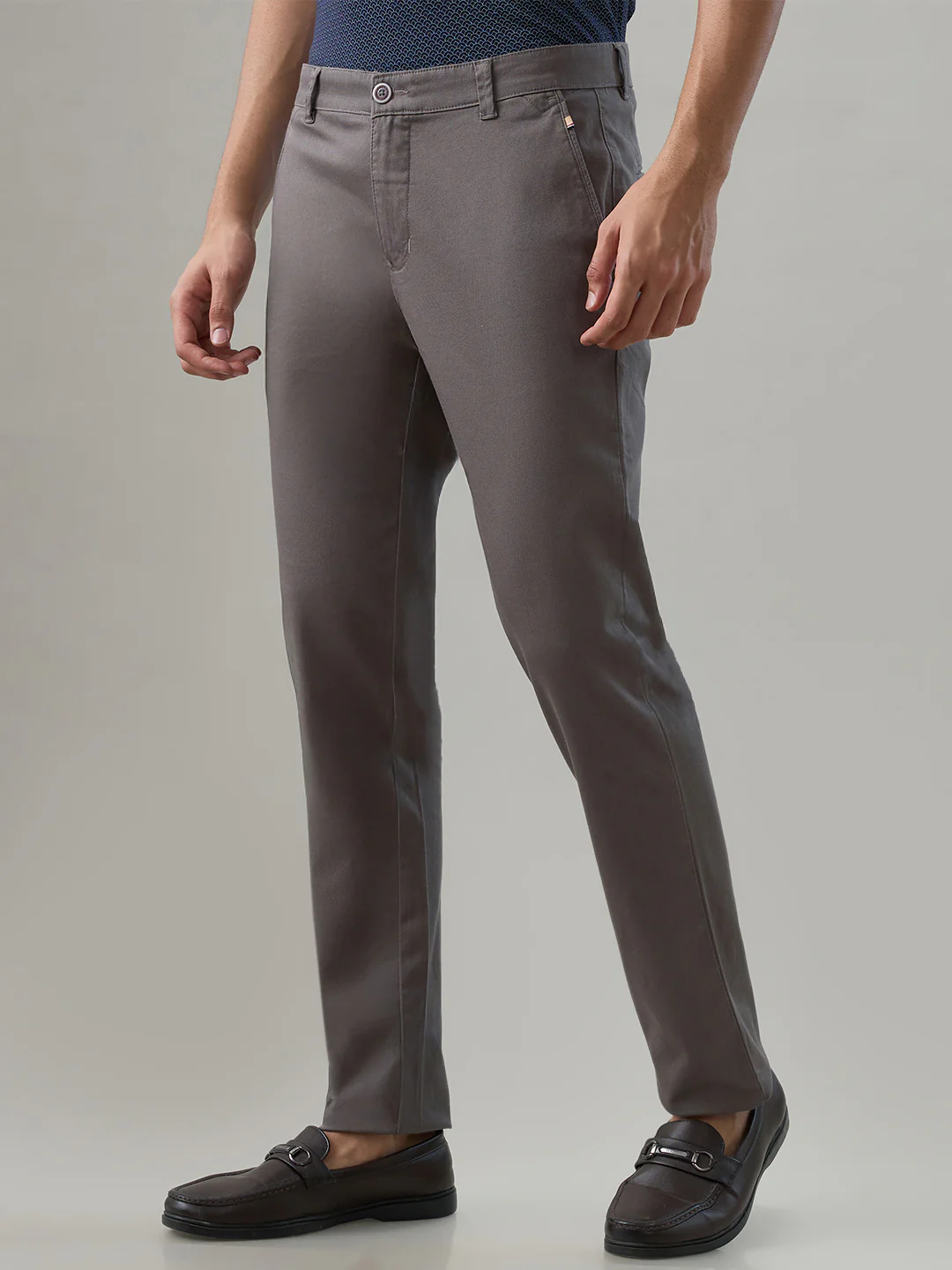 Parx Men Grey Solid Low Rise Tapered Fit Cotton Blend Trouser - Image 3