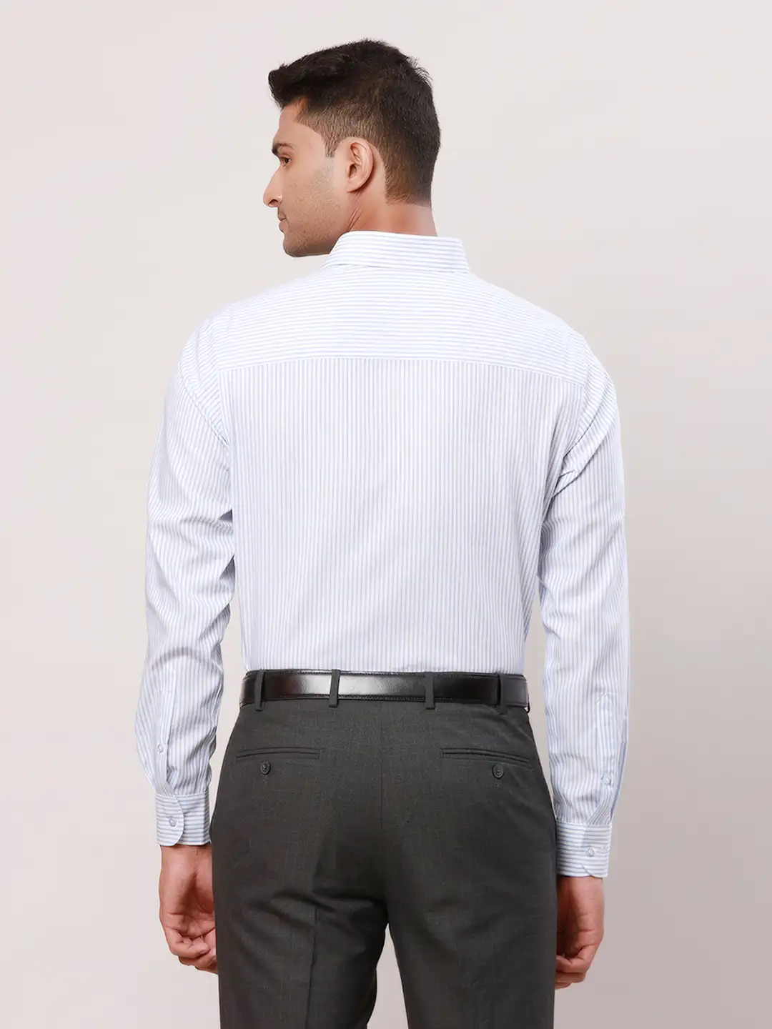 Raymond Men Blue Solid Contemporary Fit Cotton Cutaway Collar Shirt - Image 4
