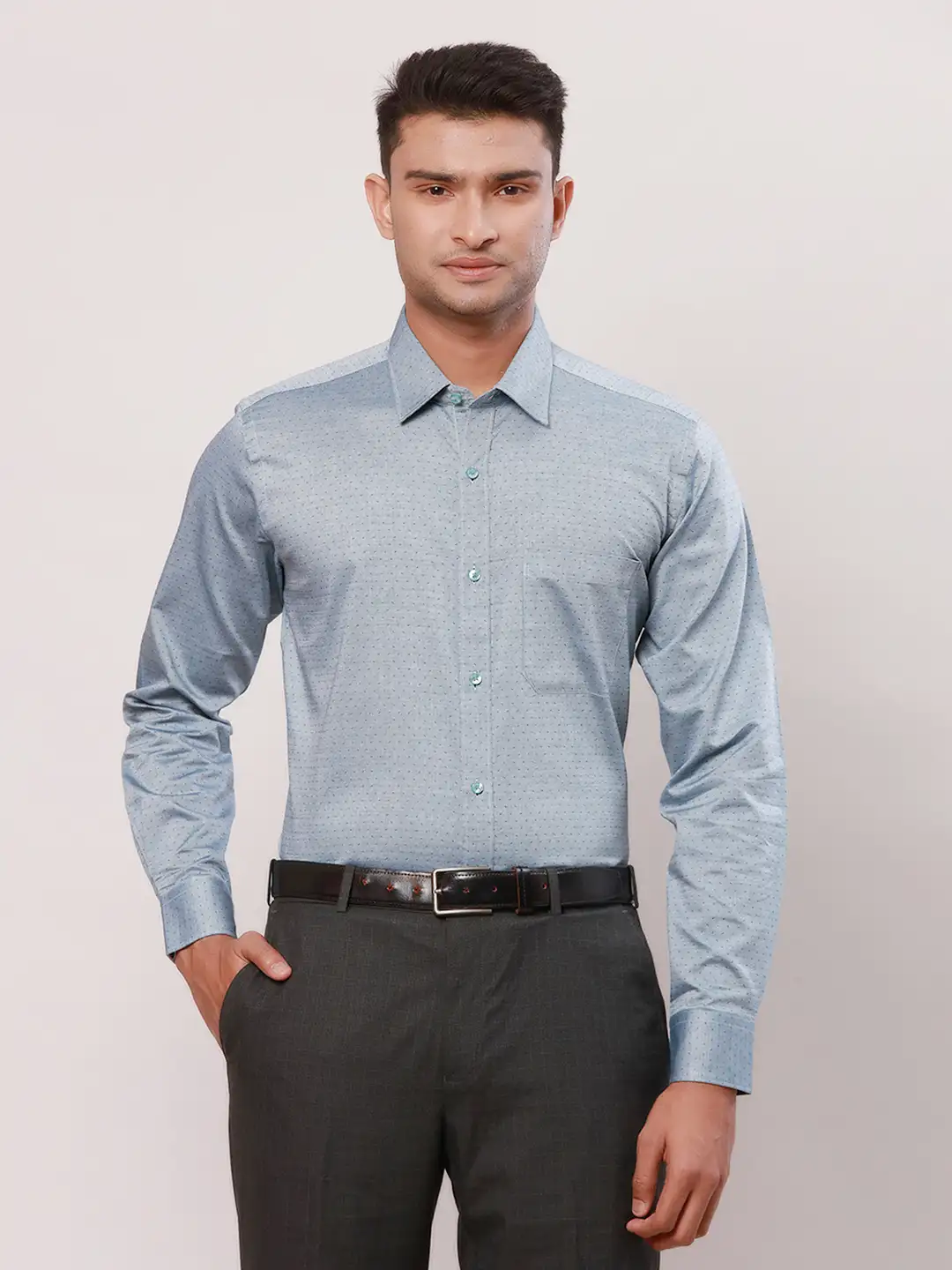 Raymond Men Green Solid Contemporary Fit Cotton Full Sleeve Regular Collar Shirt