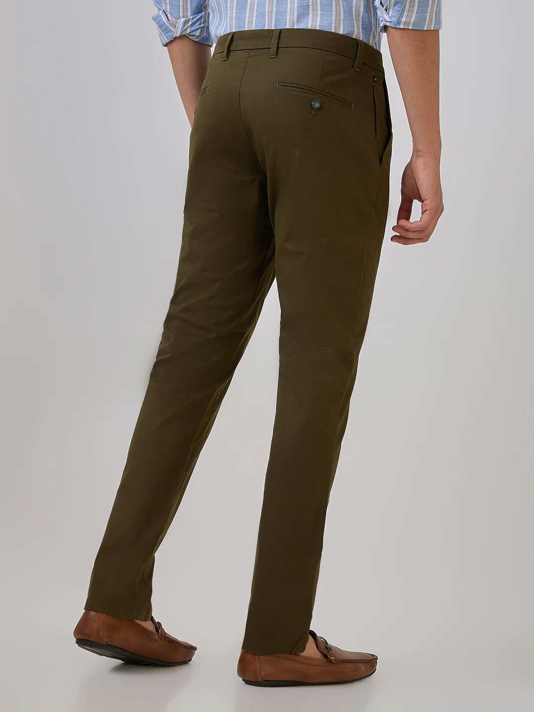 Raymond Men Green Solid Slim Fit Cotton Blend Trouser - Image 4