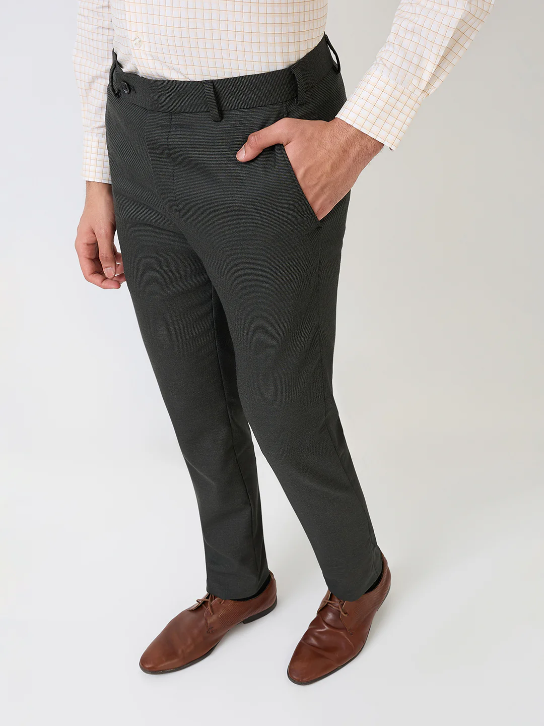 Raymond Men Green Solid Slim Fit Polyester Blend Trouser - Image 3