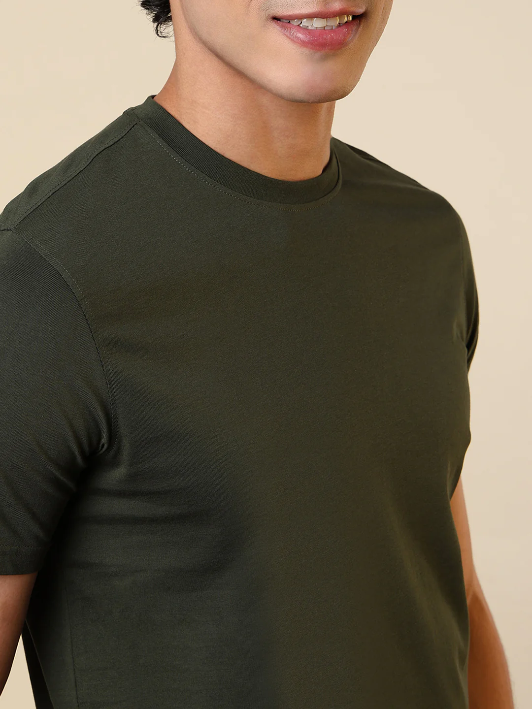 Sleepz Men Green Solid Regular Fit Cotton T-Shirt - Image 6
